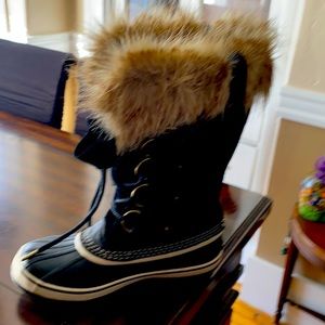 Women’s Sorel winter boots.